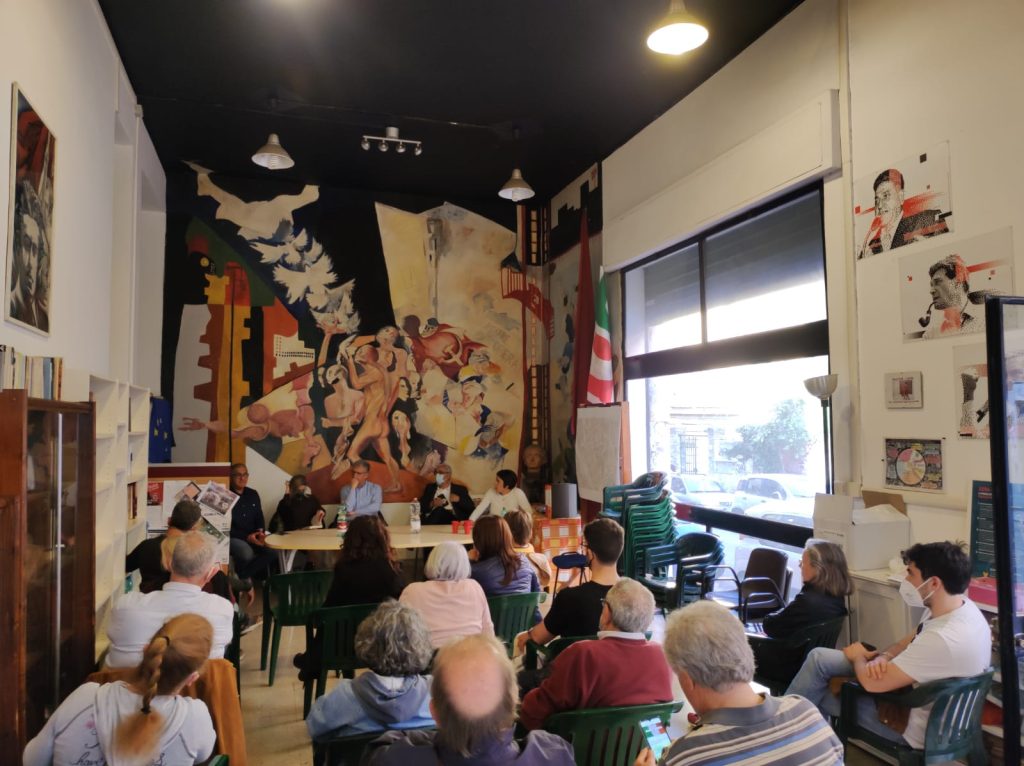 Foto dell'incontro della presentazione del libro "Se bruciasse la città", di Massimiliano Smeriglio