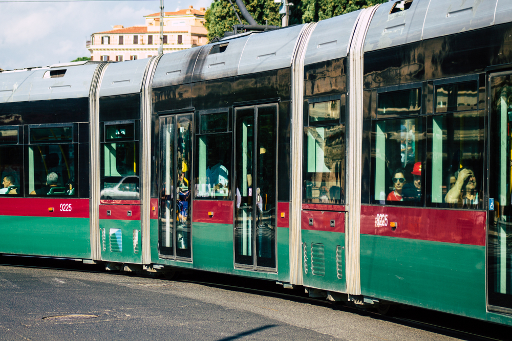 Un tram di Roma. Foto d'archivio