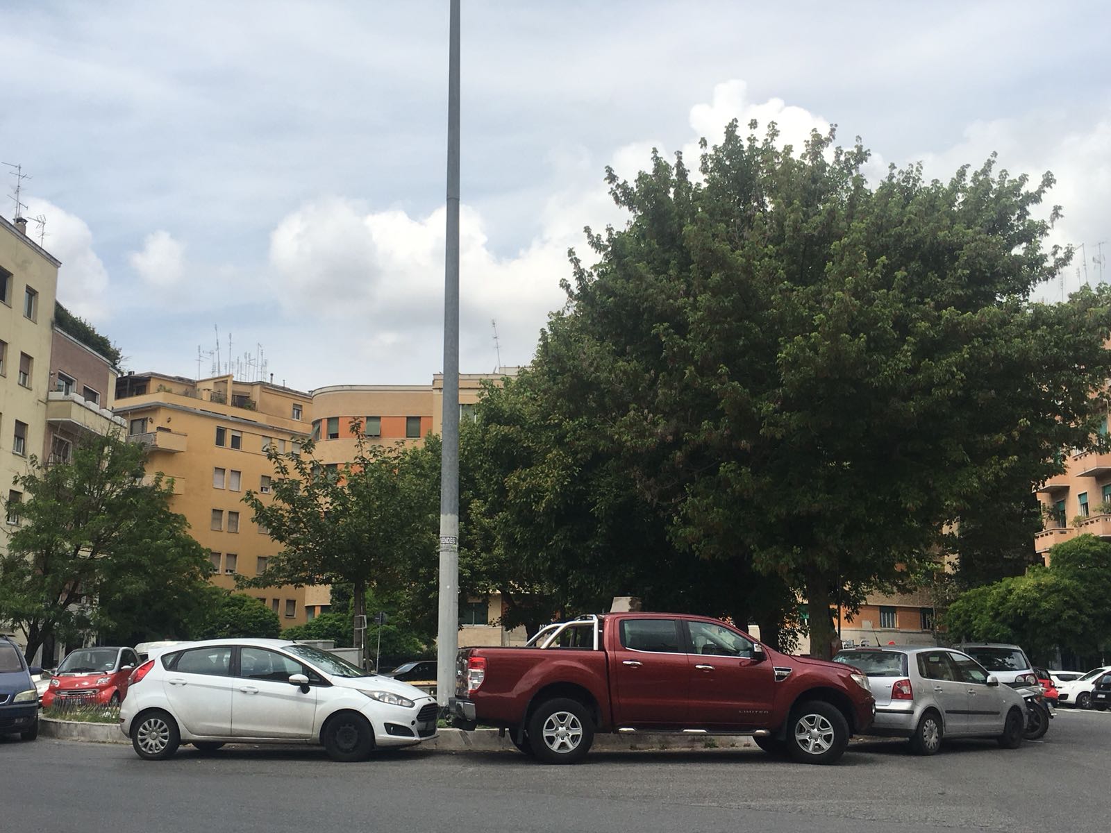 Parcheggio piazza Vescovio