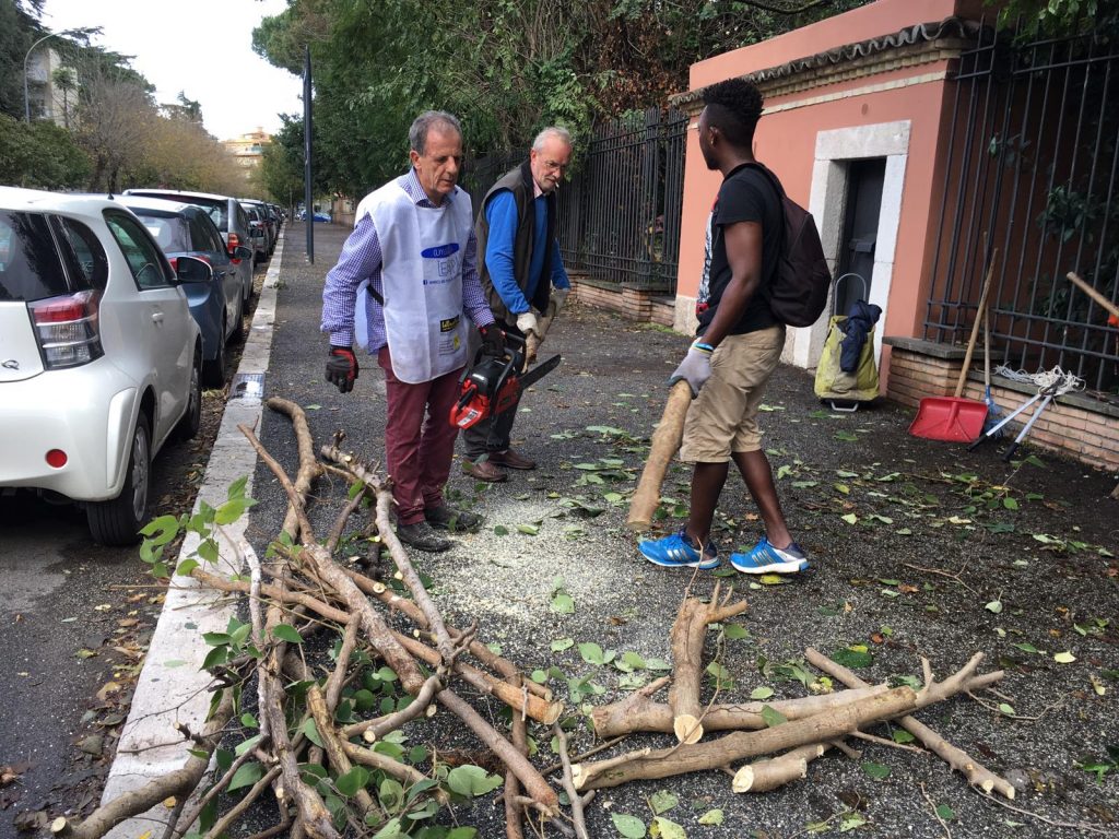 Amici di Villa Leopardi al lavoro in via Asmara