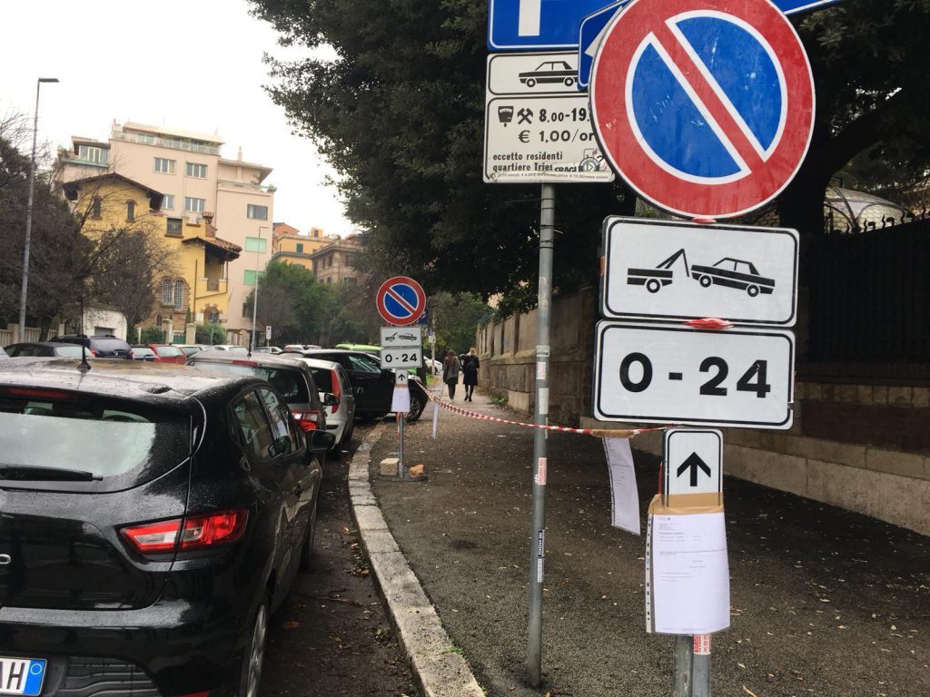 Divieto di sosta in via Ombrone