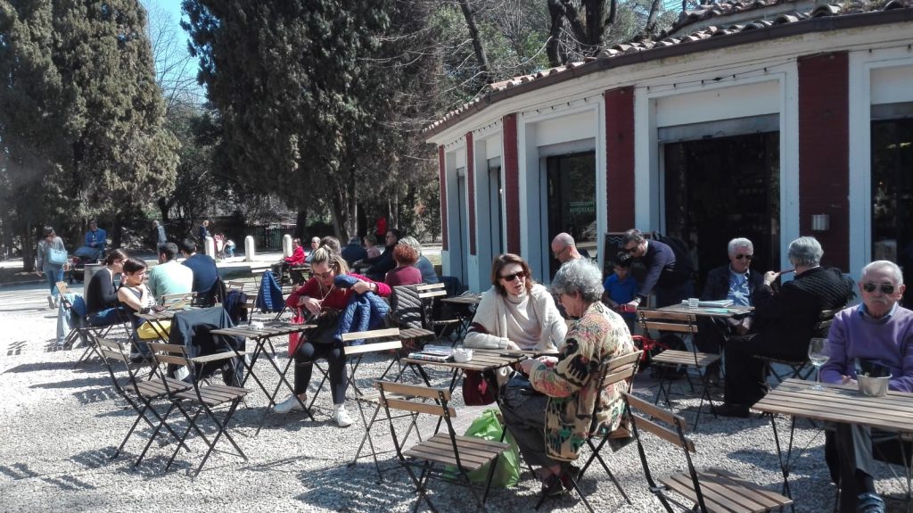 A Parco Nemorense è la giornata ideale per un caffè all'aperto