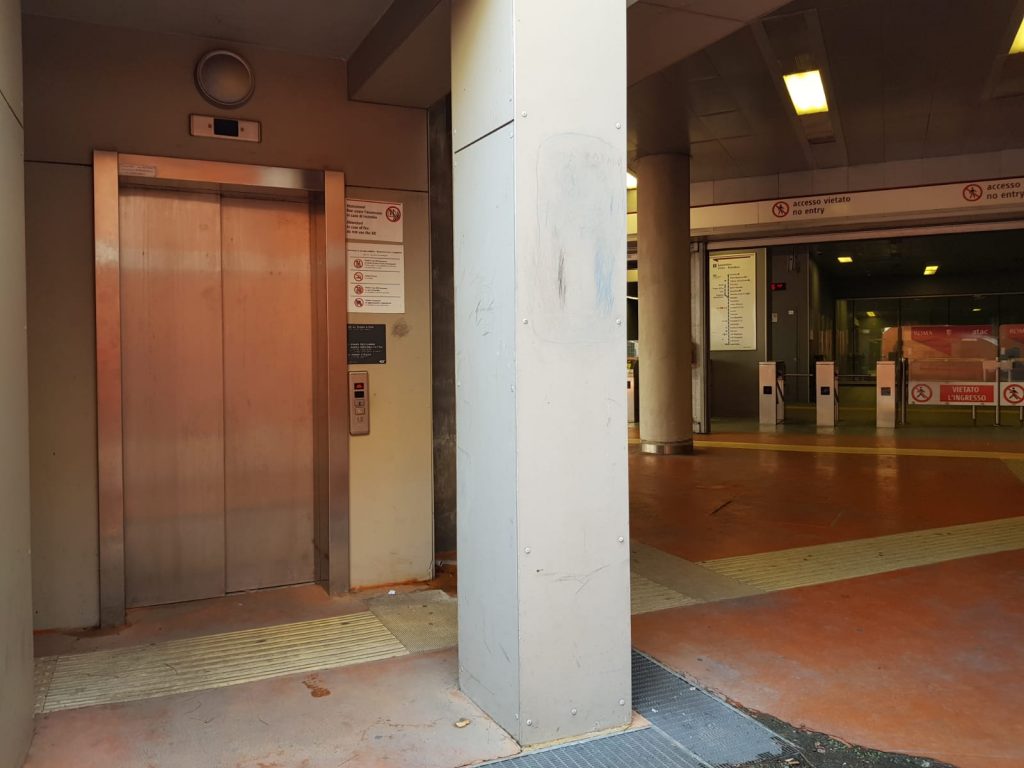 L'ascensore della stazione metro Annibaliano