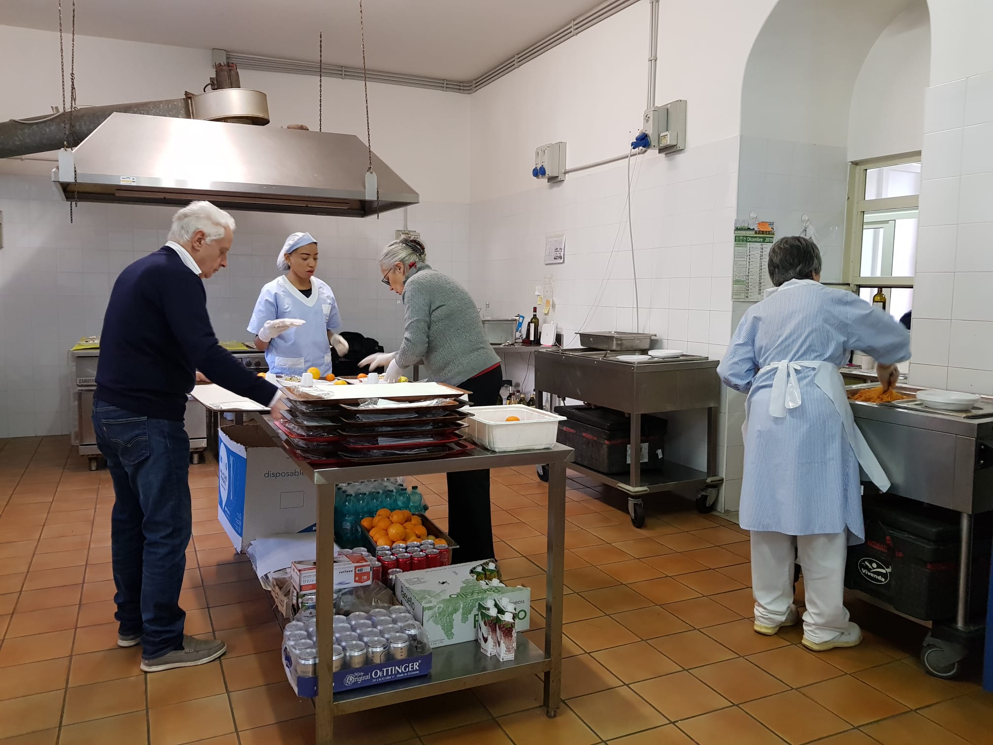 I volontari del Circolo San Pietro a via Adige