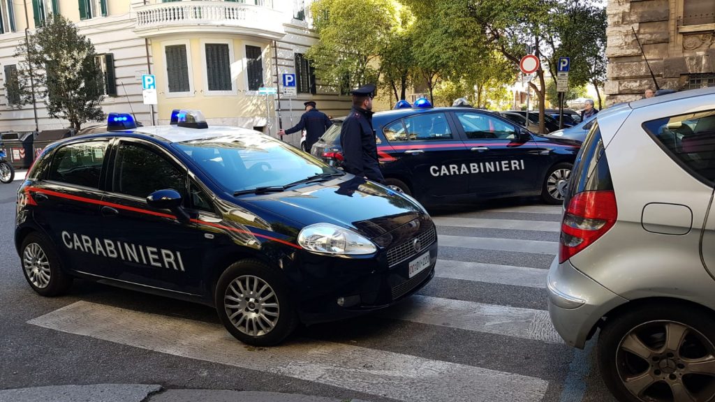 I carabinieri in azione sul luogo dell'incidente a via Tagliamento