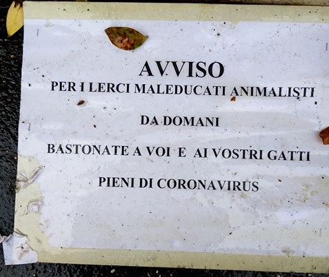 La scritta apparsa tra via Brescia e via Savoia