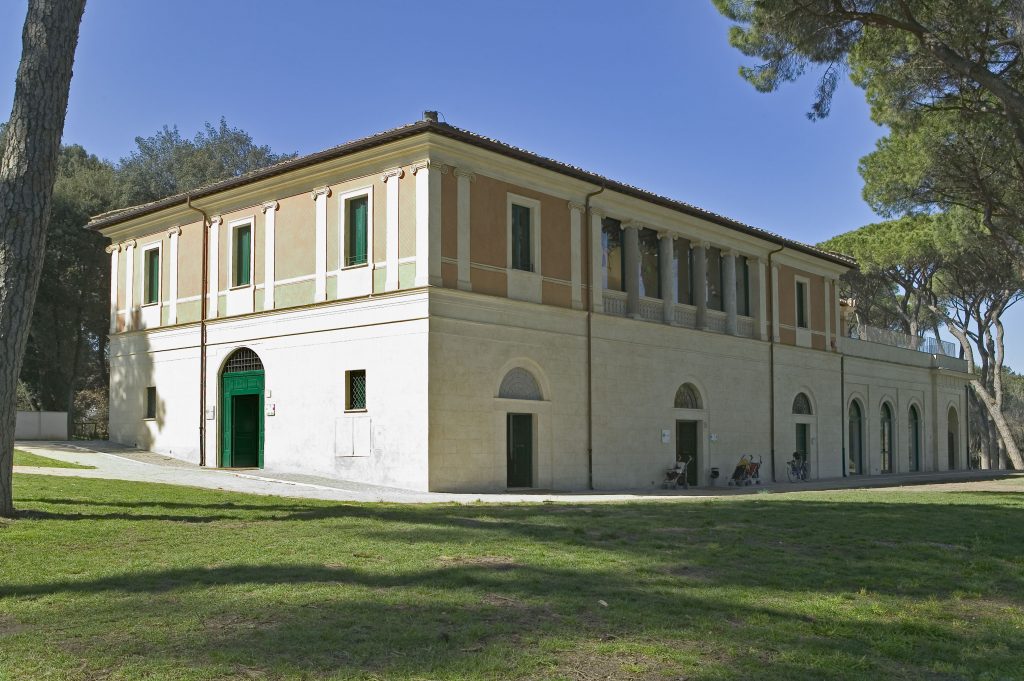 L'esterno della Casina di Raffaello, nel cuore di Villa Borghese