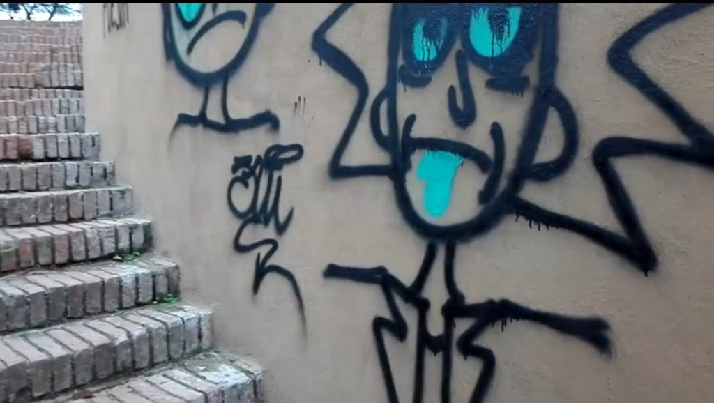 La scalinata su via Volsinio vandalizzata