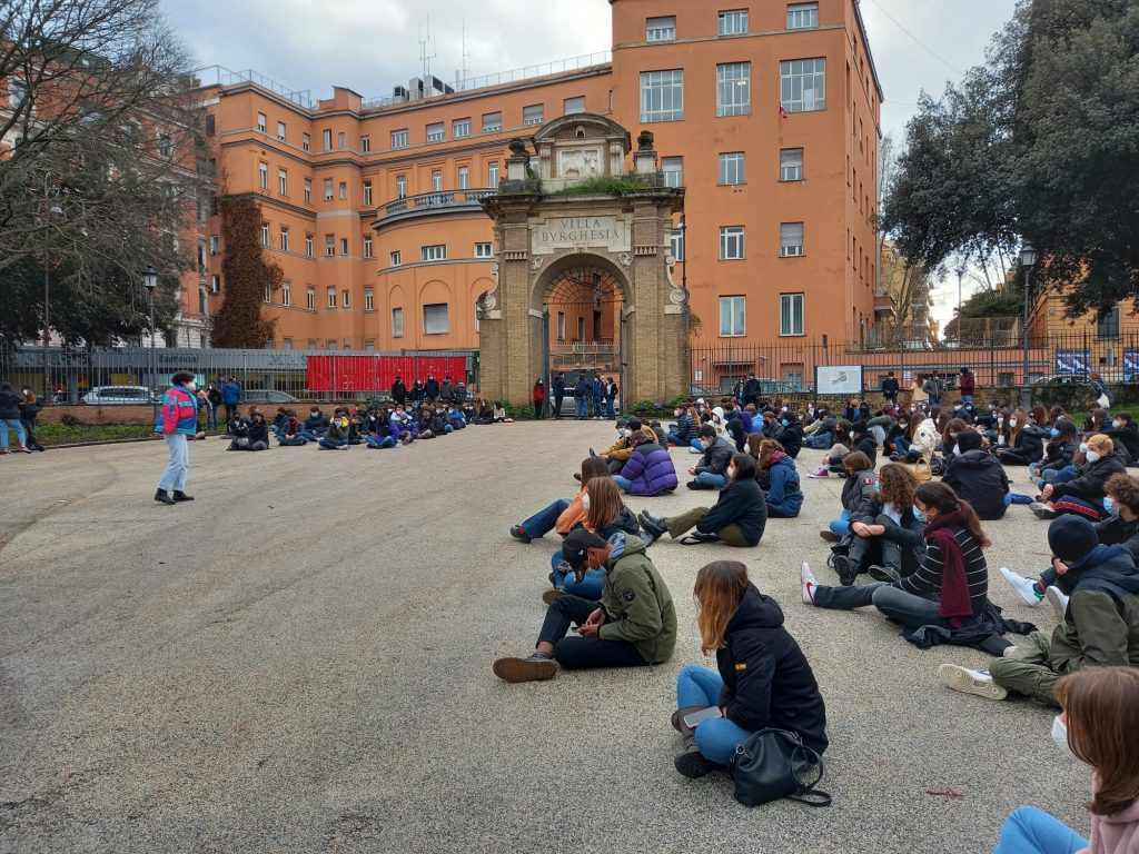 Gli studenti del Righi a Villa Borghese