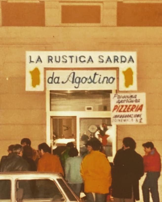 La pizzeria "da Agostino" nel 1987. Foto di Ernesto Colarusso