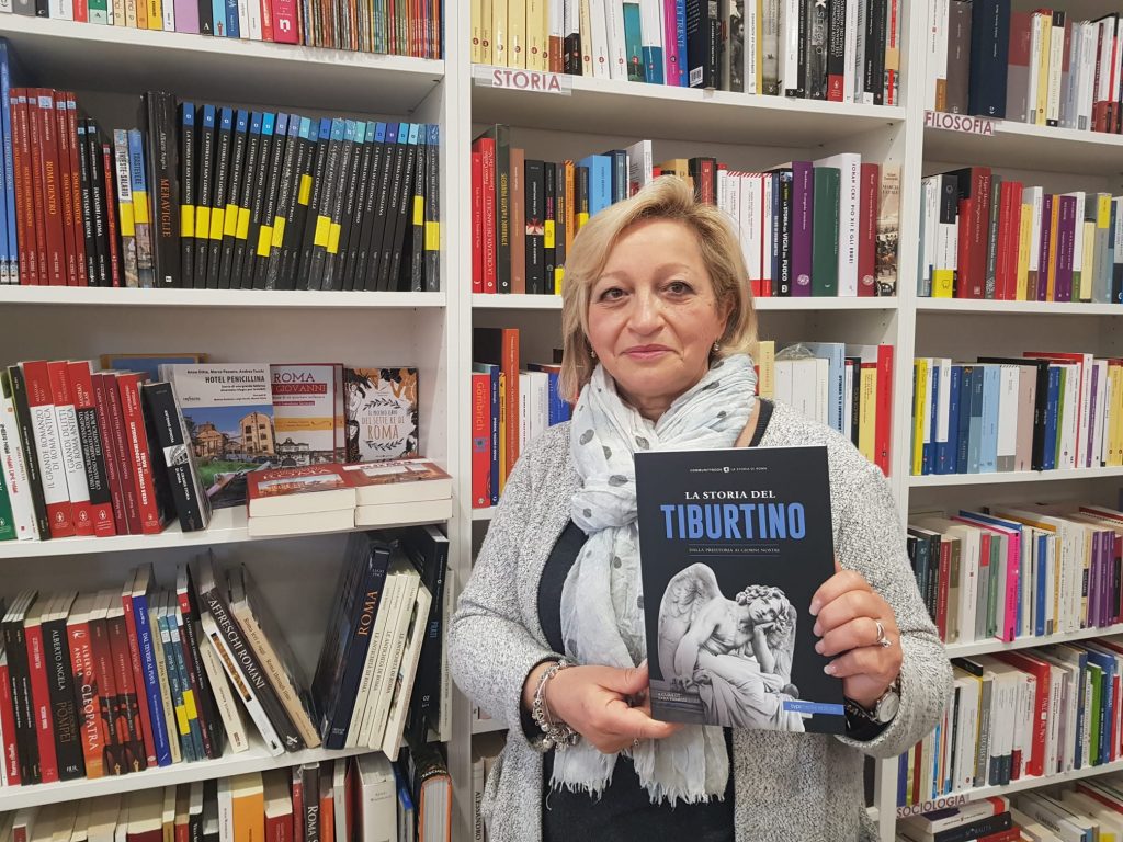 La libraia Enza con "La Storia del Tiburtino"