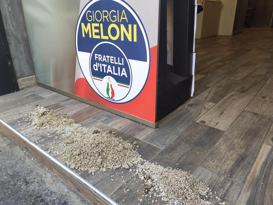 Vandalismo contro la sede di Fratelli d'Italia in viale Eritrea