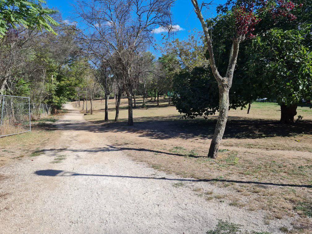 Lavori di bonifica al Parco Rabin (Foto dal profilo Facebook di Recuperiamo il parco bimbi di via Panama)