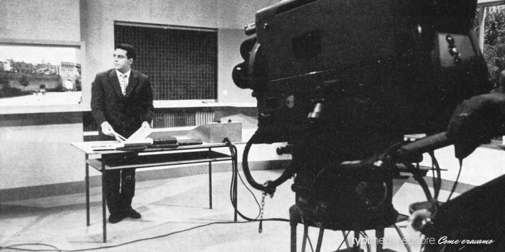 Il maestro Manzi sul set del programma televisivo "Non è mai troppo tardi", foto del Centro Alberto Manzi tratta dal volume "Come Eravamo Nomentano"