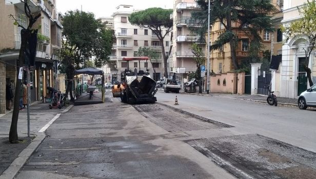 Rifacimento dell'asfalto in via Topino