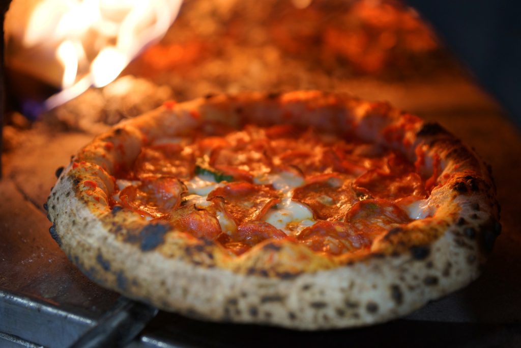 Dalla tradizione alla modernità: da Bella Napoli la vera pizza napoletana tra sapori classici e innovazione