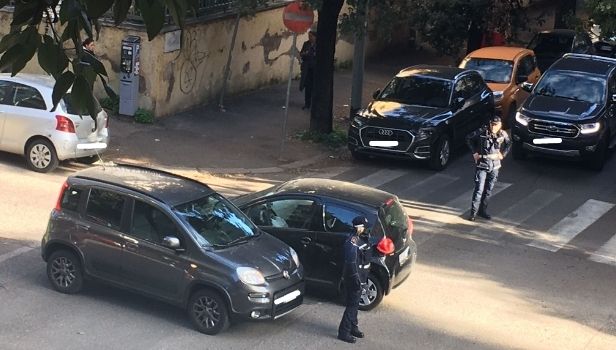 Un incidente a via di Villa Ada all'incrocio con via Lariana